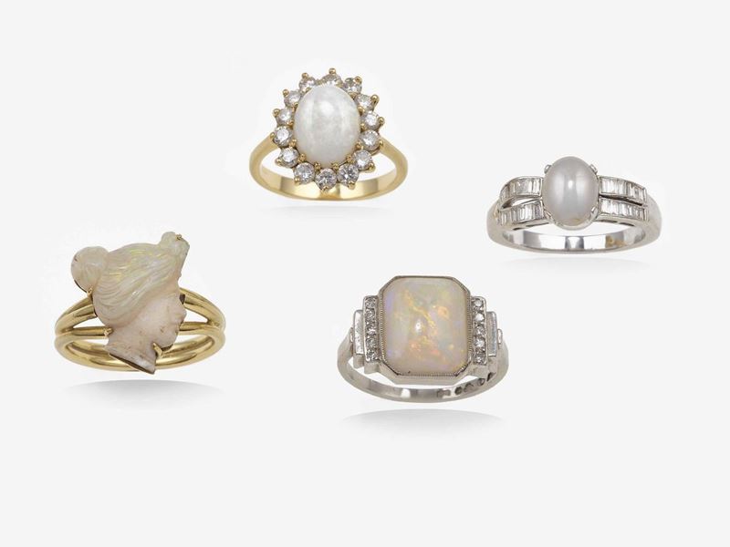 Lotto composto da tre anelli con opale ed un anello con clair de lune e diamanti  - Asta Gioielli | Cambi Time - Cambi Casa d'Aste