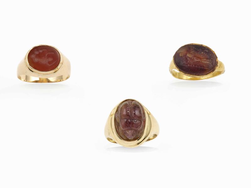 Three hard stone seal and gold rings  - Auction Fine Jewels - Cambi Casa d'Aste
