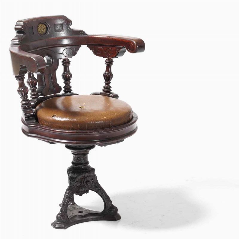 Sedia marinara in legno intagliato, seduta in pelle  - Asta Antiquariato Ottobre | Cambi Time - Cambi Casa d'Aste