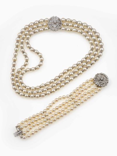 Demi-parure, girocollo e bracciale a più fili di perle coltivate in oro bianco 750/1000 con diama...