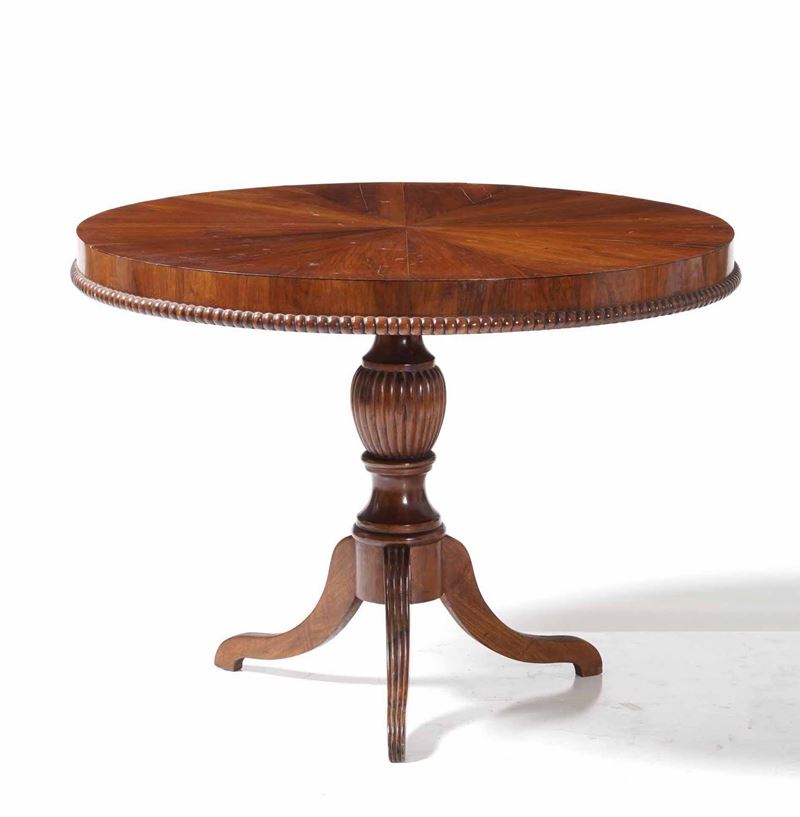 Tavolo in legno con piano circolare lastronato. XIX secolo  - Auction Antique January - Cambi Casa d'Aste