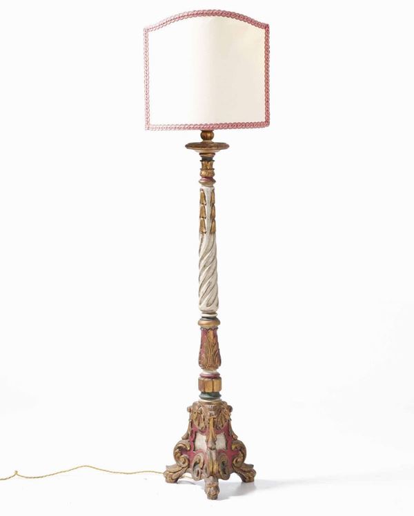 Lampada da terra in legno intagliato e dipinto. XVIII-XIX secolo