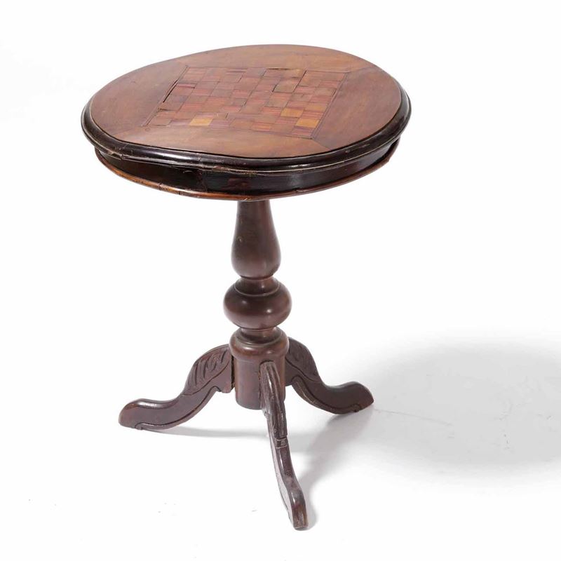 Tavolino in legno con piano intarsiato a scacchiera. XIX secolo  - Auction Antique January - Cambi Casa d'Aste