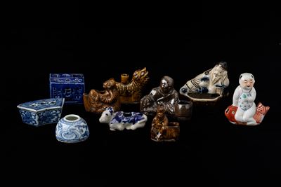 Collezione di dieci piccoli calamai in porcellana, Cina, Dinastia Qing, XIX secolo
