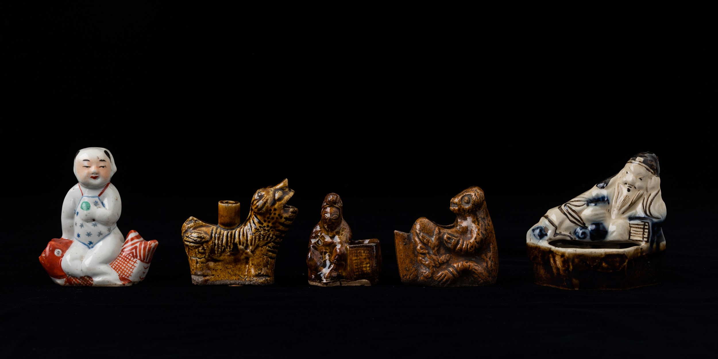 Collezione di dieci piccoli calamai in porcellana, Cina, Dinastia Qing, XIX secolo