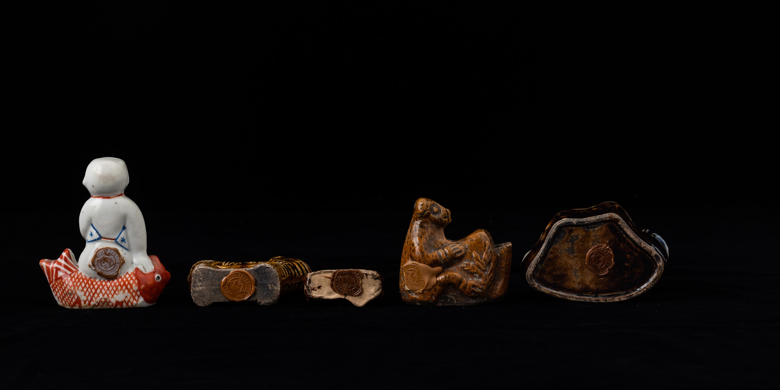 Collezione di dieci piccoli calamai in porcellana, Cina, Dinastia Qing, XIX secolo