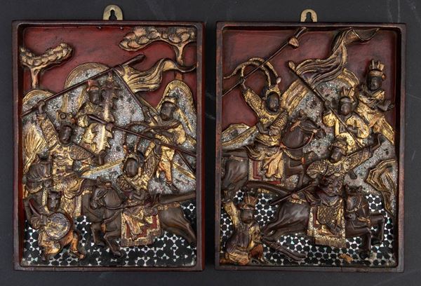 Lotto composto da cinque pannelli diversi scolpiti in legno laccato e dorato, Canton, Cina, Dinastia Qing, XIX secolo
