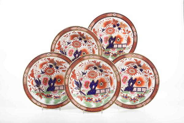 Cinque piatti in porcellana con decori naturalistici, Cina, XX secolo