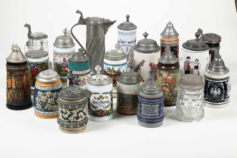 Lotto di diciannove boccali da birra. Germania e Austria, XIX e XX secolo.  - Asta Ceramiche - Cambi Casa d'Aste