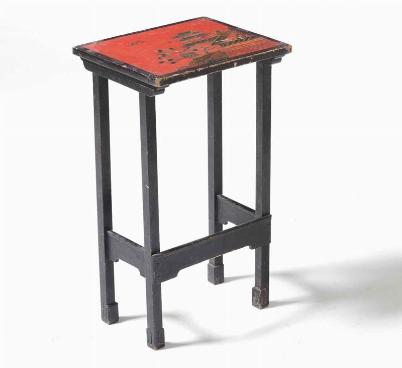 Tavolino in legno laccato e dipinto con scena di paesaggio orientale  - Auction  [..]