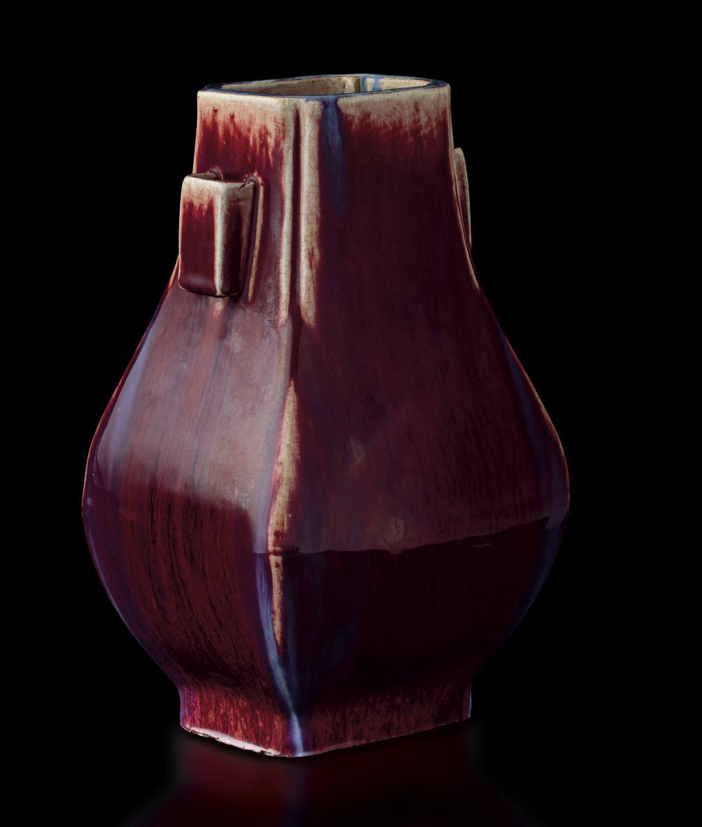 Vaso Fang Hu in Porcellana Flambè sui Toni del Sangue di Bue, del Viola e Dell'azzurro, Cina, Din...