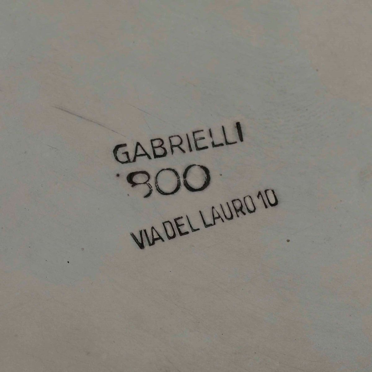Gruppo di Sei Piatti in Argento. Argenteria Italiana del XX Secolo per Gioielleria Gabrielli