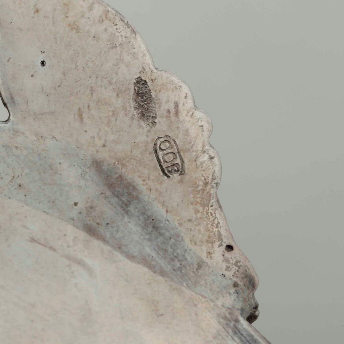 Due Bugie Diverse in Argento. Argenteria Italiana del XX Secolo, Argentieri Differenti
