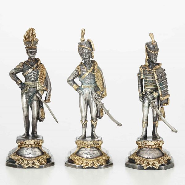 Tre ussari in argento fuso, cesellato e dorato. Argenteria artistica italiana del XX-XXI secolo
