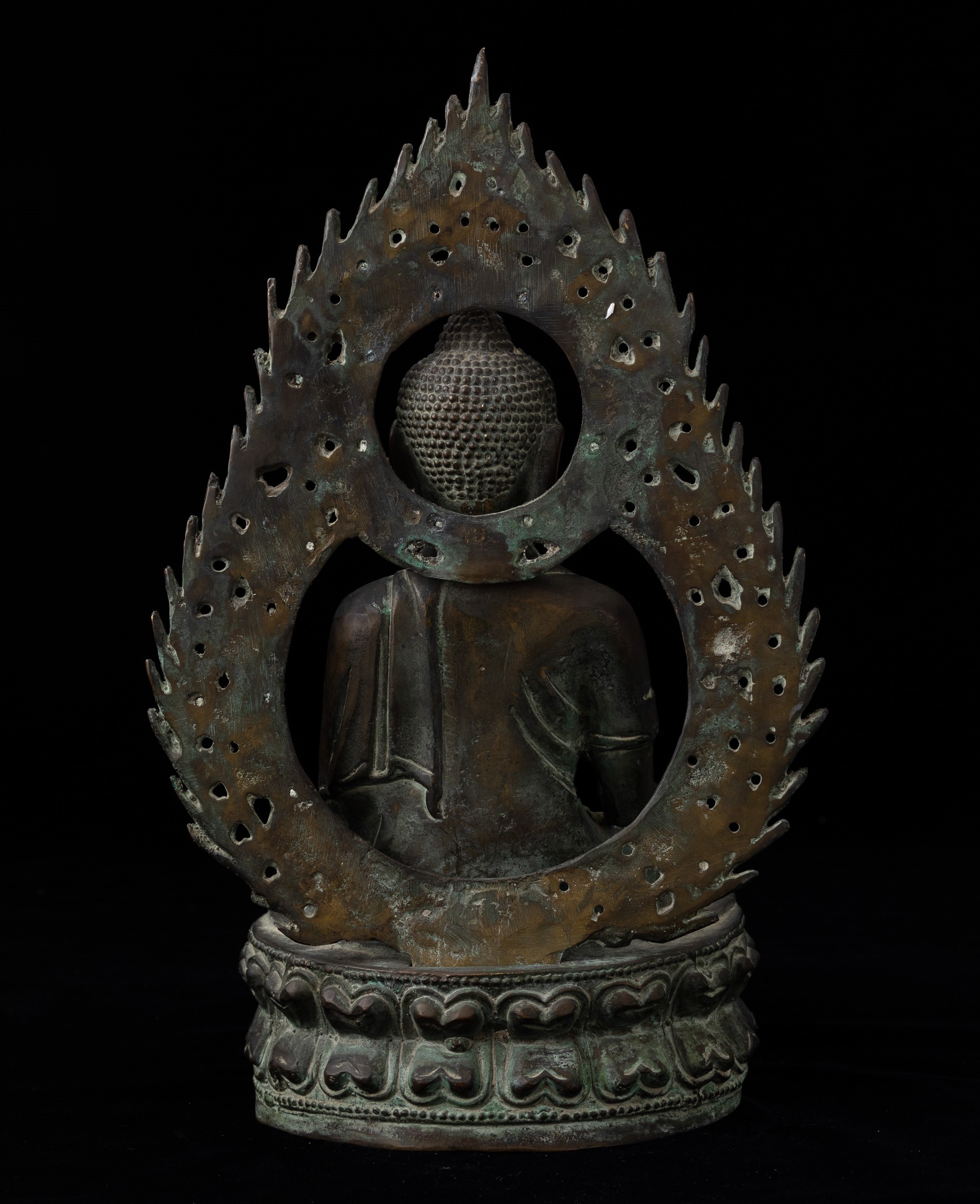 Figura in Bronzo di Buddha Sakyamuni Seduto su Doppio Fiore di Lotto Entro Aura, Tibet, XX Secolo