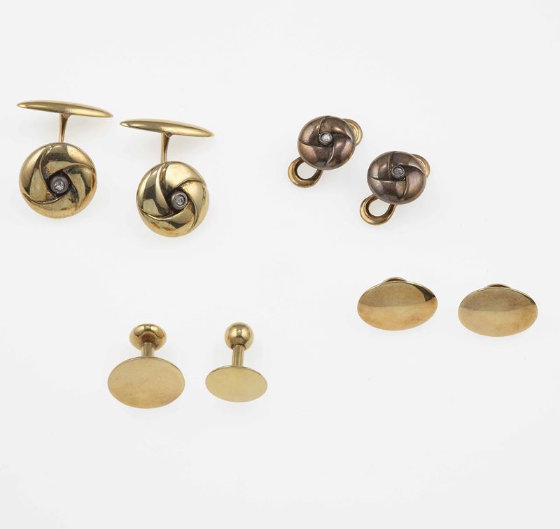 Two pairs of gold cufflinks and dress set  - Auction Fine Jewels - Cambi Casa d'Aste