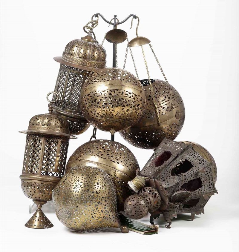 Lotto di lanterne orientali in ottone e metallo traforato  - Asta Antiquariato gennaio - Cambi Casa d'Aste