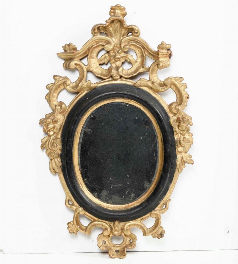 Piccola specchiera in legno intagliato, dorato e dipinto. XVIII-XIX secolo  - Auction Antique January - Cambi Casa d'Aste