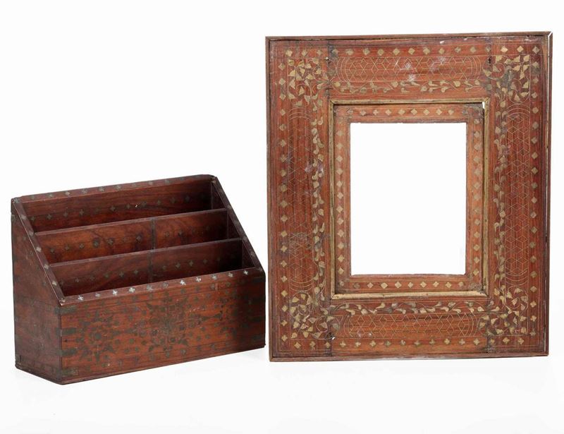 Cornice e un portalettere in legno  - Auction Antique January - Cambi Casa d'Aste