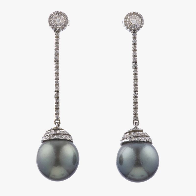 Orecchini pendenti con perle Tahiti e piccoli diamanti  - Asta Gioielli - Cambi Casa d'Aste