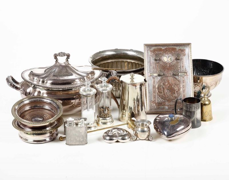 Lotto di oggetti in metallo argentato  - Auction Silvers | Cambi Time - Cambi Casa d'Aste