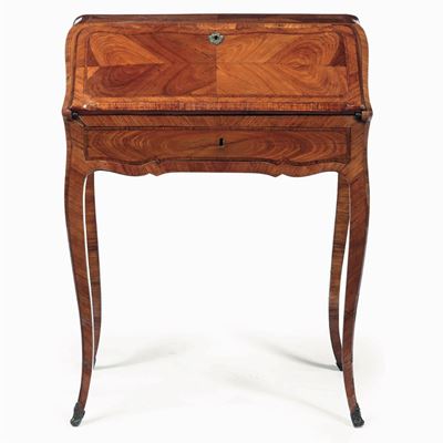Piccolo Bureau Luigi XV Lastronato in Bois De Rose. Francia o Piemonte, XVIII Secolo