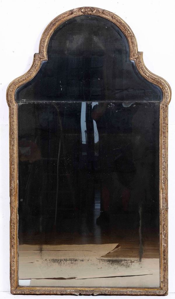 Specchiera in legno intagliato e dorato. Veneto XVIII secolo