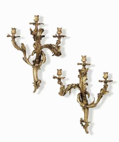 Coppia di Appliques Francesi a Tre Luci in Bronzo Dorato, Stile Luigi XV