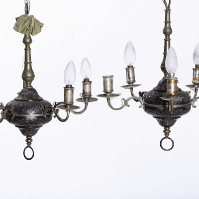 Coppia di Lampadari in Stile Settecentesco con Coppa Centrale in Argento