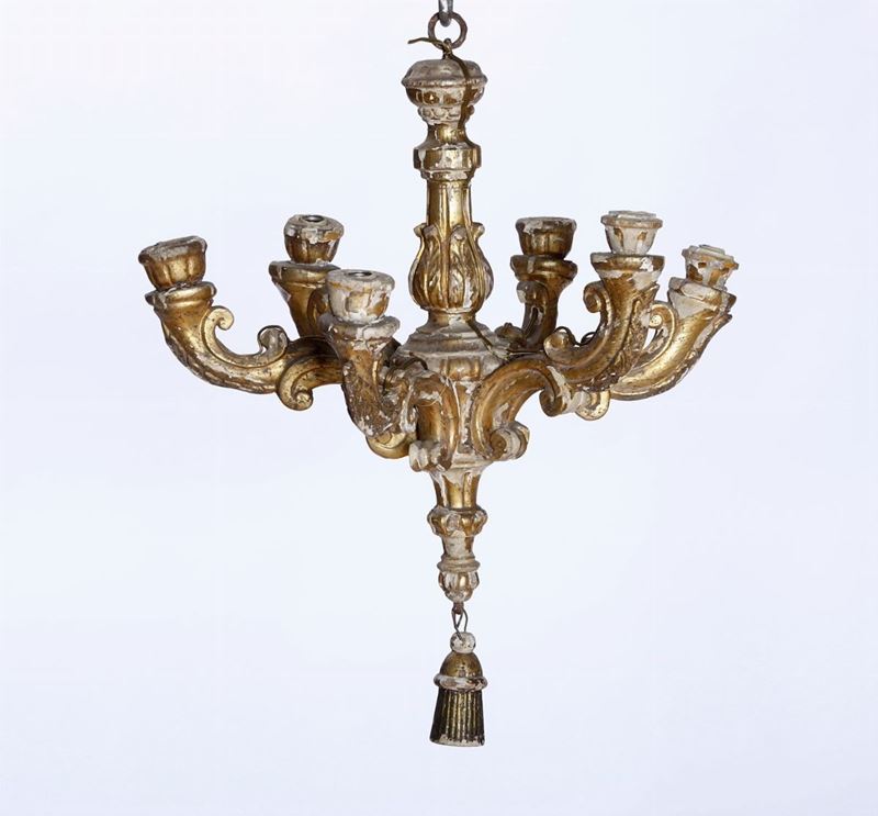 Piccolo lampadario in legno intagliato e dorato. XVIII secolo  - Asta Dimore italiane | Cambi Time - Cambi Casa d'Aste