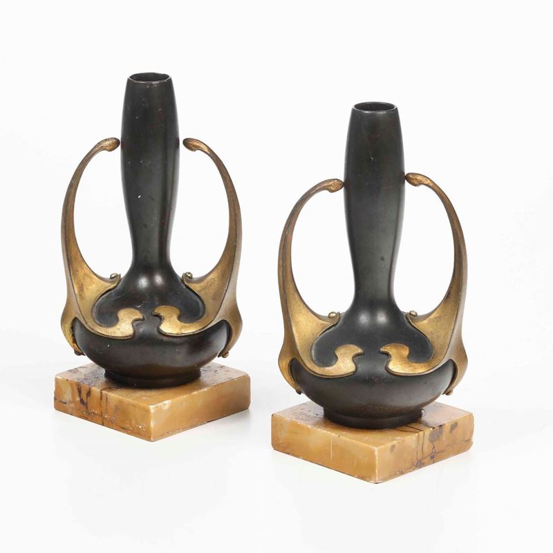 Coppia di vasi Viennesi in metallo e metallo dorato. XX secolo  - Auction Antique January - Cambi Casa d'Aste