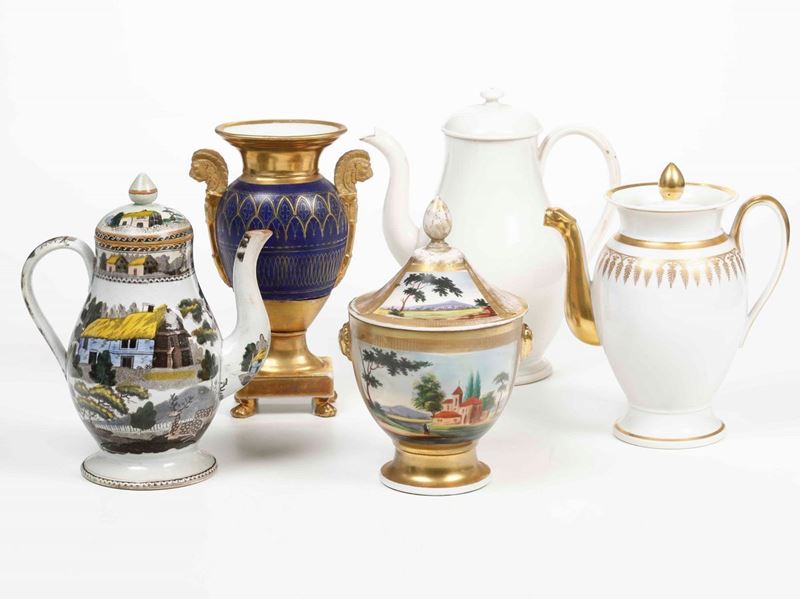 Tre caffettiere, una zuccheriera e un vaso XIX secolo  - Asta Maioliche, Porcellane e Vetri | Cambi Time - Cambi Casa d'Aste