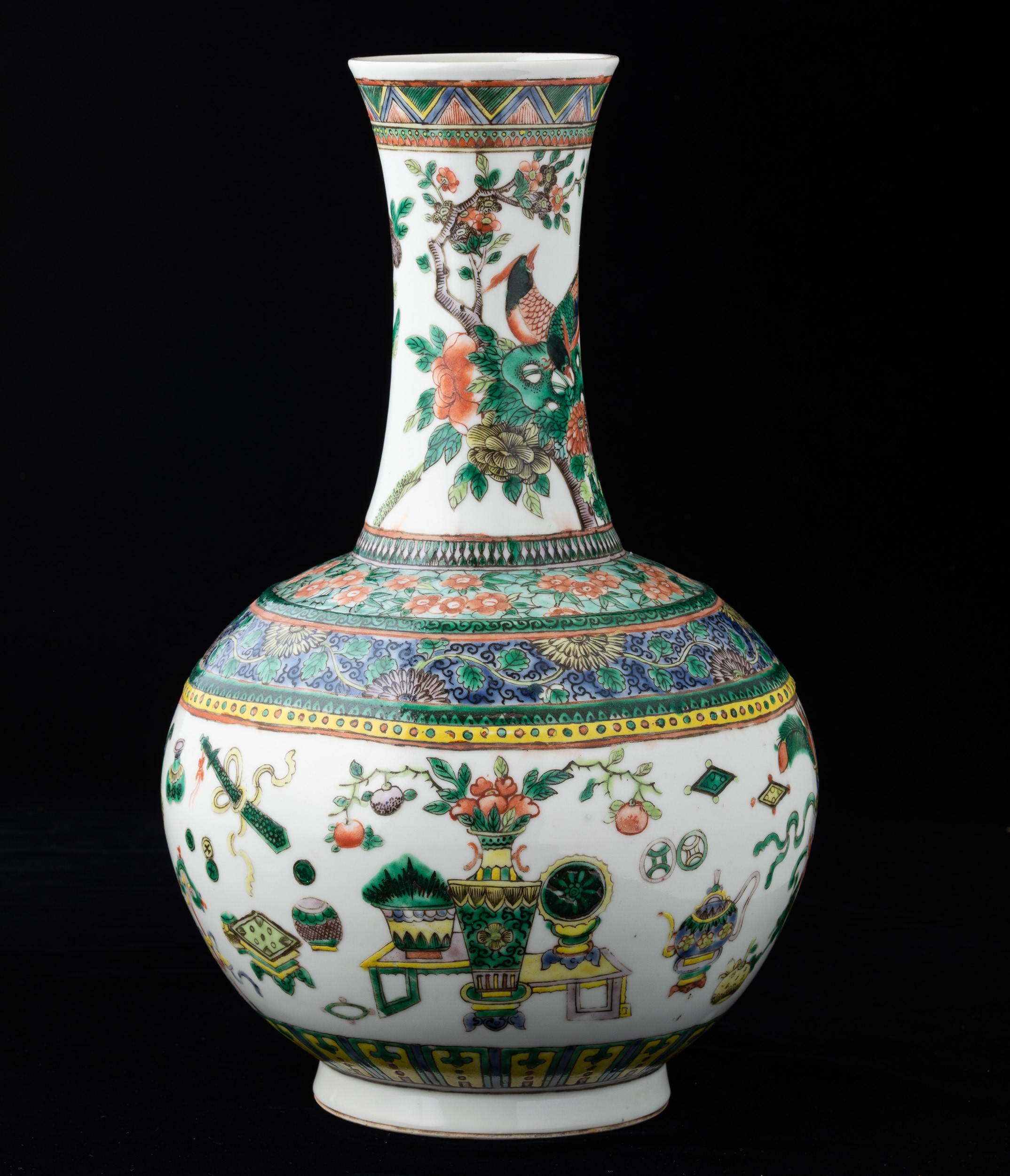 Vaso a Bottiglia in Porcellana nei Toni della Famiglia Verde con Decorazione a Registri Sovrappos...