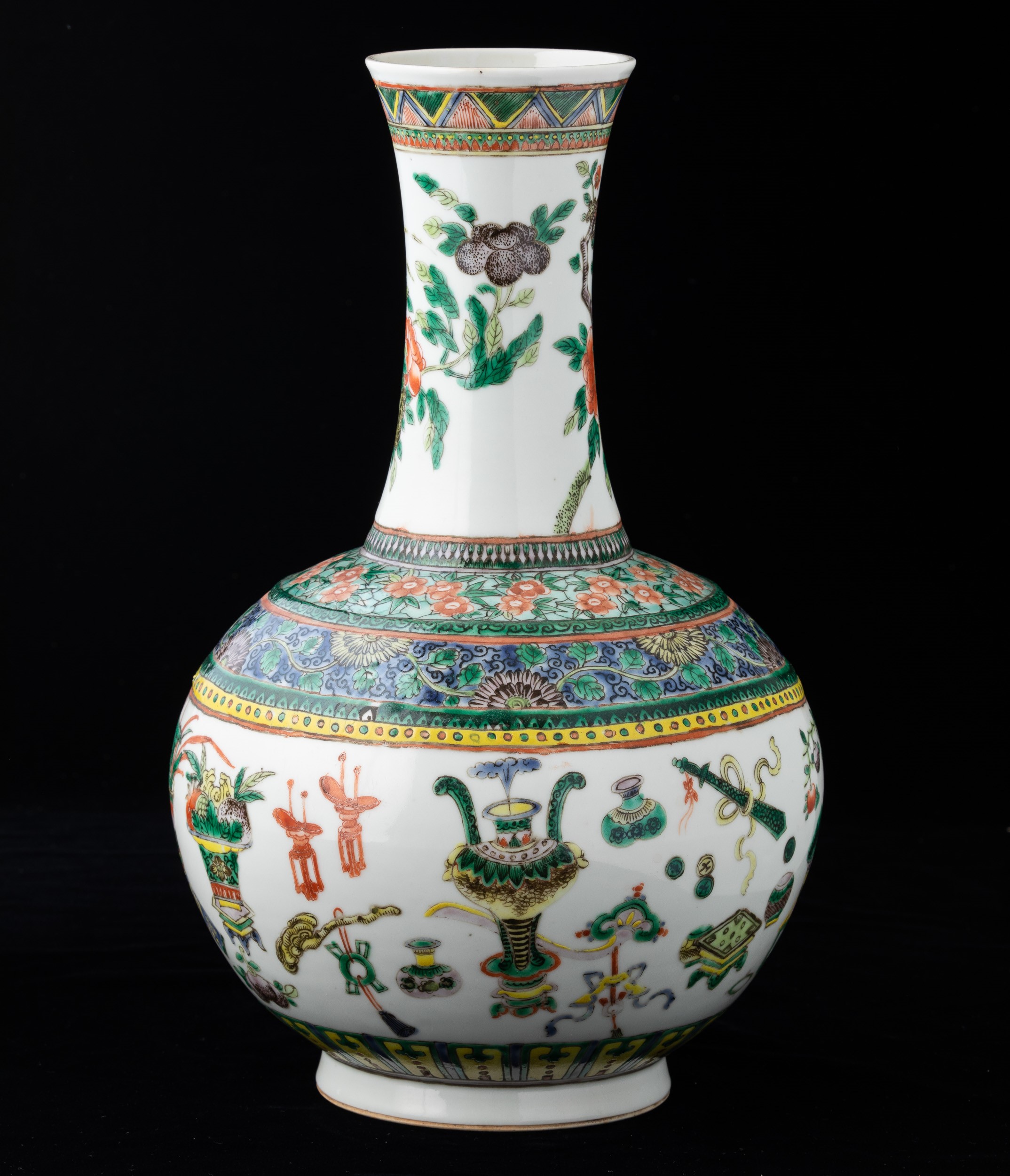 Vaso a Bottiglia in Porcellana nei Toni della Famiglia Verde con Decorazione a Registri Sovrappos...