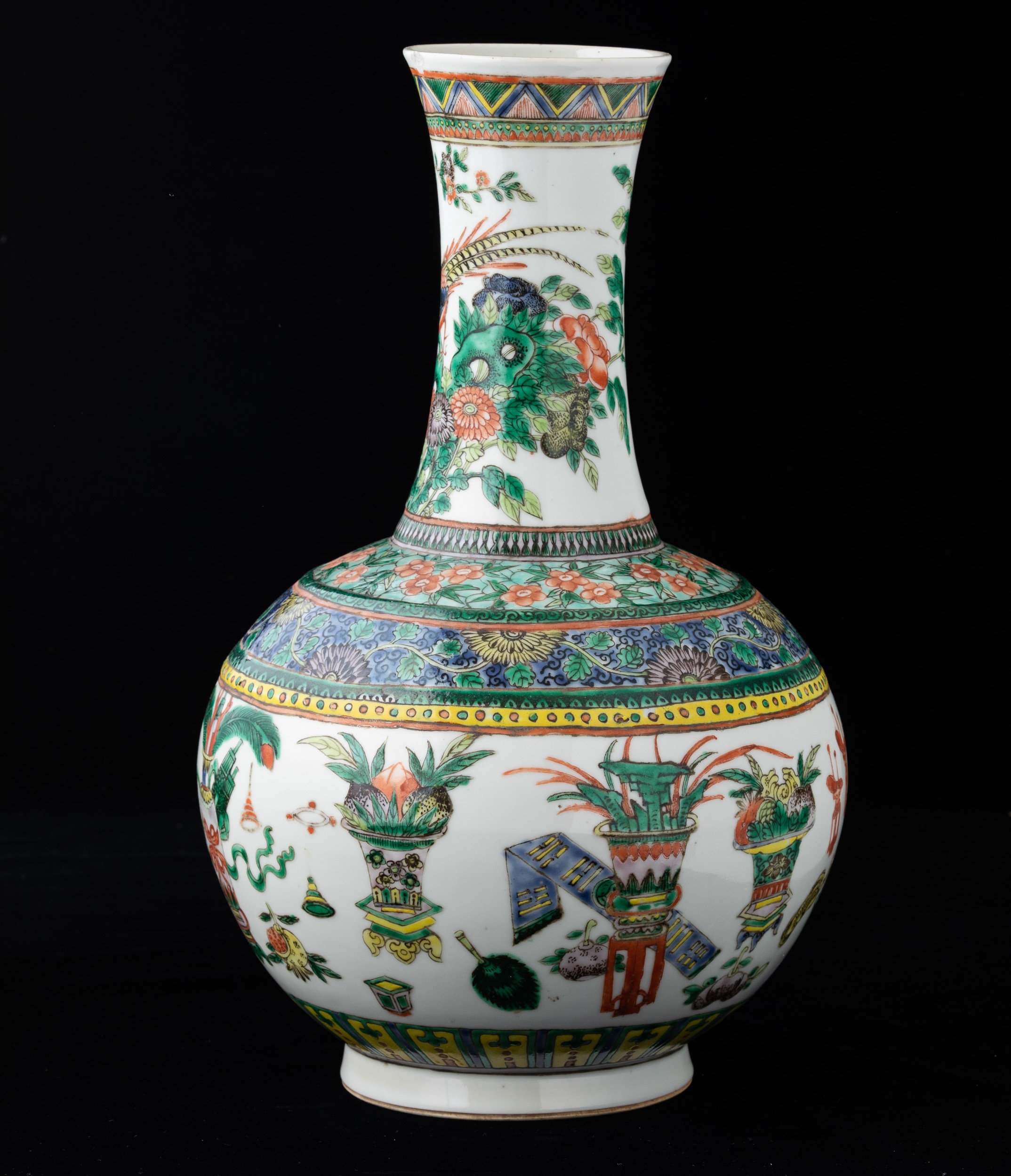 Vaso a Bottiglia in Porcellana nei Toni della Famiglia Verde con Decorazione a Registri Sovrappos...
