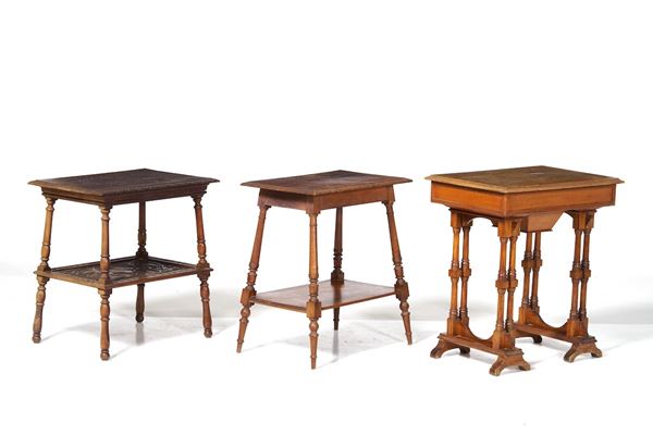 Lotto di tre tavolini diversi in legno intagliato