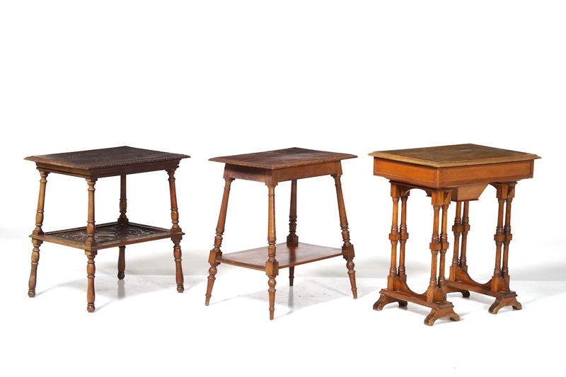 Lotto di tre tavolini diversi in legno intagliato  - Asta Antiquariato Aprile - Cambi Casa d'Aste