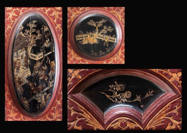 Lotto composto da tre pannelli in legno laccato con scene di vita comune e soggetti naturalistici, Cina, Dinastia Qing, XIX secolo