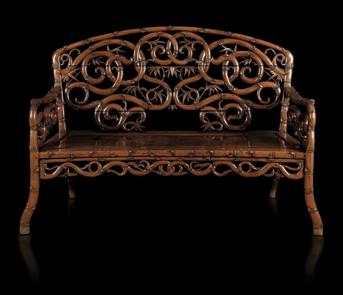 Salotto Composto da Divano e Due Poltrone in Legno di Huanghuali con Decori a Volute Vegetali, Ci...