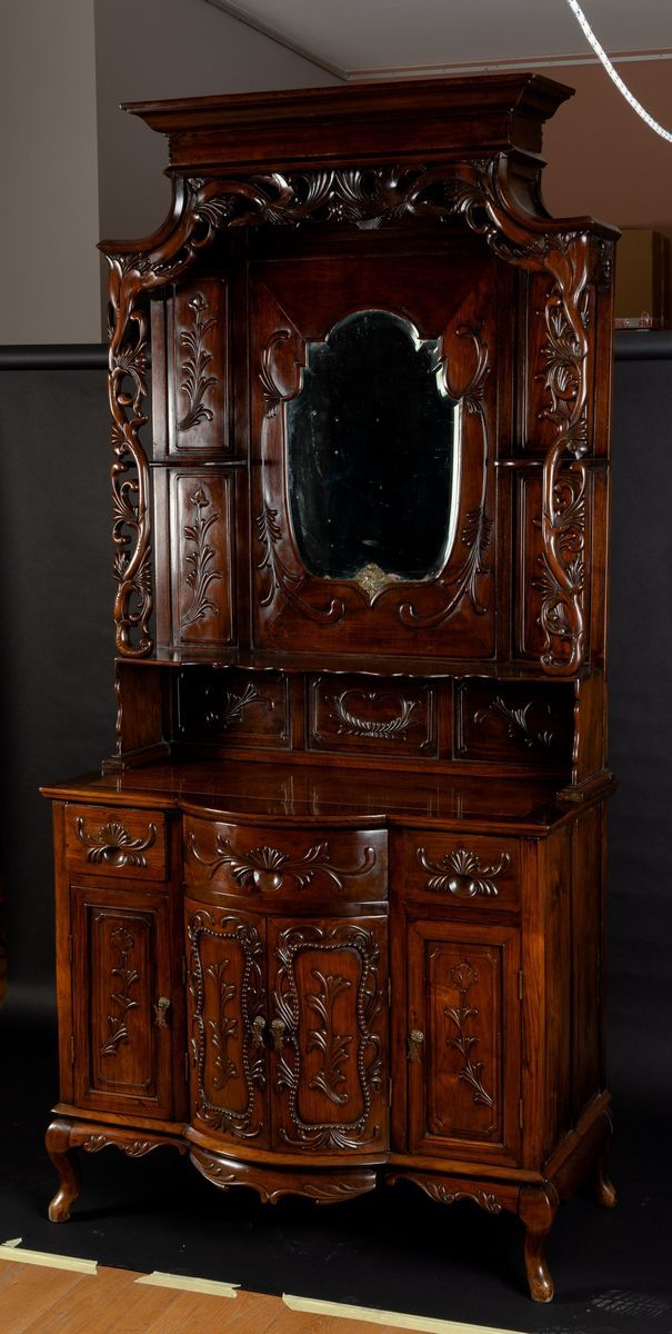 Credenza in Legno con Ante, Cassetti e Decori Vegetali, Cina, Dinastia Qing, XIX Secolo