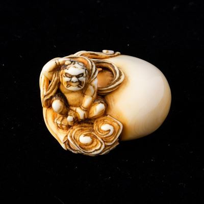Netsuke Scolpito in Avorio Raffigurante Dio del Vento, Giappone, Fine XIX Secolo