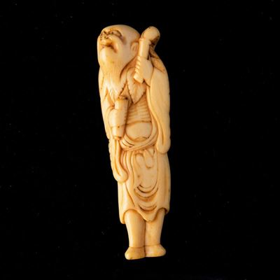 Netsuke Scolpito in Avorio Raffigurante Sennin, Giappone, Fine XIX Secolo
