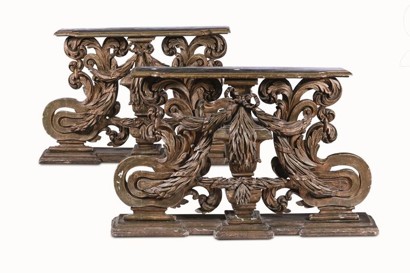 Coppia di consolles in legno intagliato e dorato. XVII secolo  - Asta Dimore Italiane - Cambi Casa d'Aste