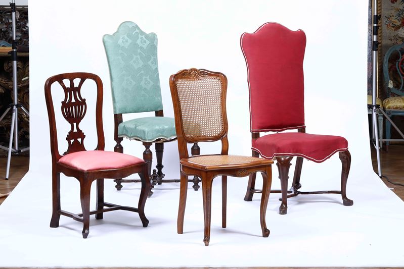 Quattro sedie diverse in legno  - Asta Dimore italiane | Cambi Time - Cambi Casa d'Aste