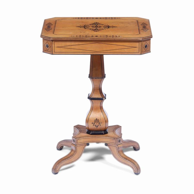 Tavolino in legno intarsiato e filettato, XIX secolo  - Auction Dimore italiane | Cambi Time - Cambi Casa d'Aste