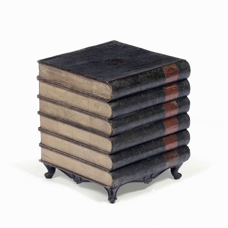 Scatola a guisa di pila di libri in legno dipinto. XIX secolo  - Asta Dimore Italiane - Cambi Casa d'Aste