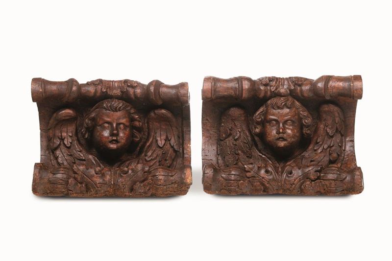 Coppia di fregi in legno scolpito con cherubini. XVII secolo  - Auction Italian Mansions - Cambi Casa d'Aste