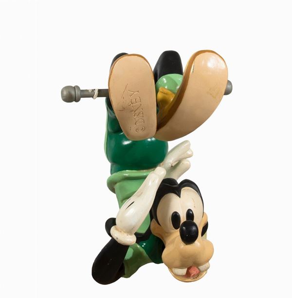 Disney: Goofy trapeze artist statuette