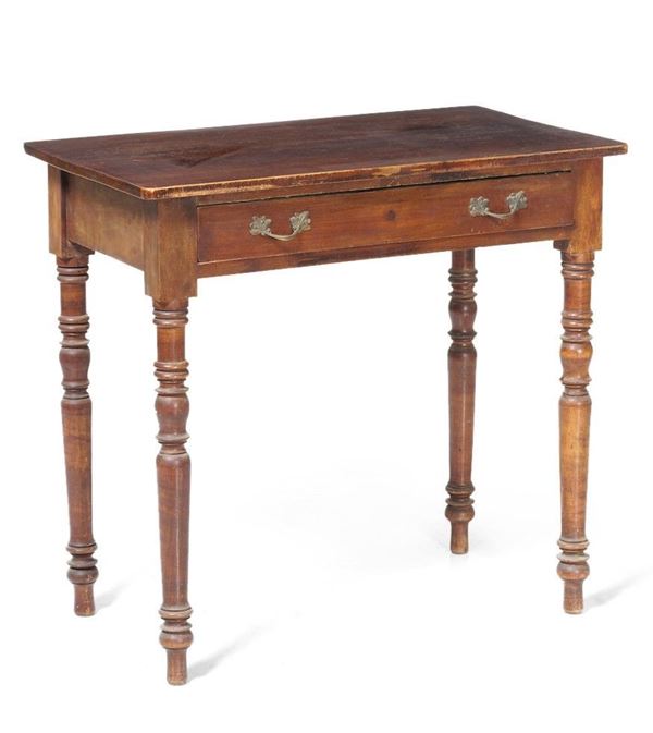 Tavolino con gambe tornite a un cassetto. XIX secolo