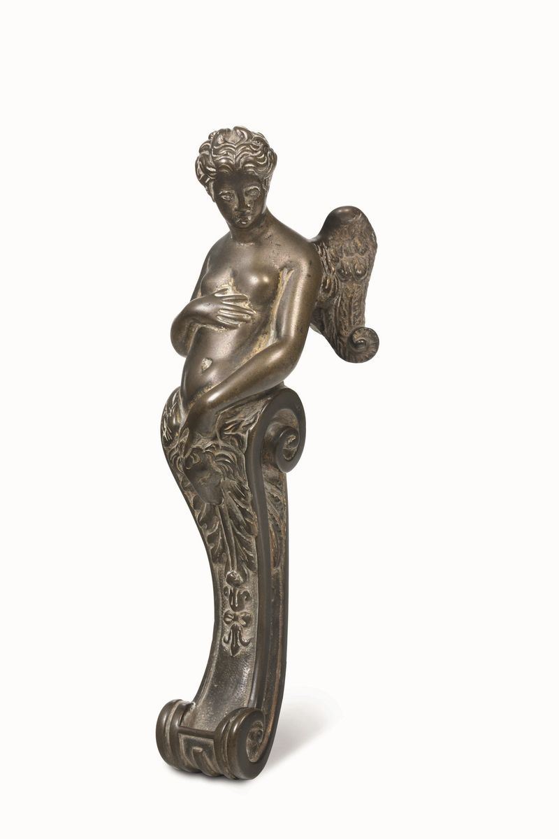 Battente in bronzo fuso e cesellato con cariatide femminile. Fonditore italiano del XVII secolo  - Asta Dimore Italiane - Cambi Casa d'Aste